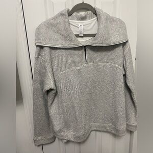 90 Degree XL By Reflex Textured White and Gray Zip-Up